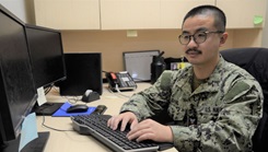 Hospital Corpsman 2nd Class Kevin Jiang at computer